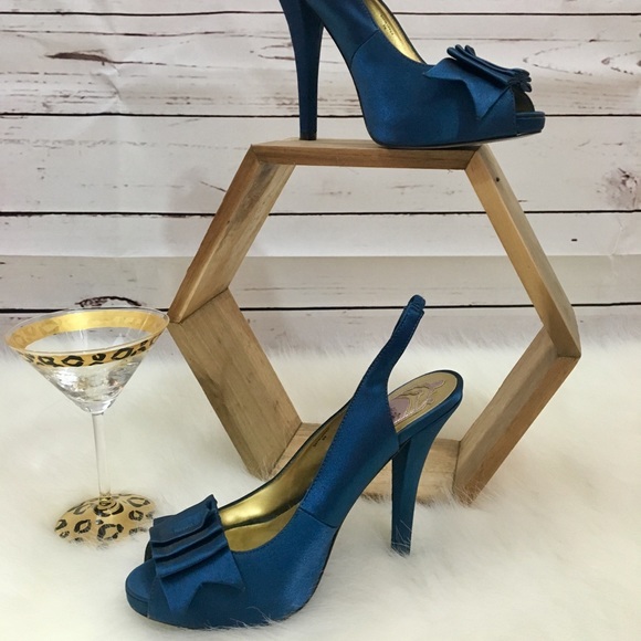 Hale Bob Blue satin pump - Picture 1 of 8